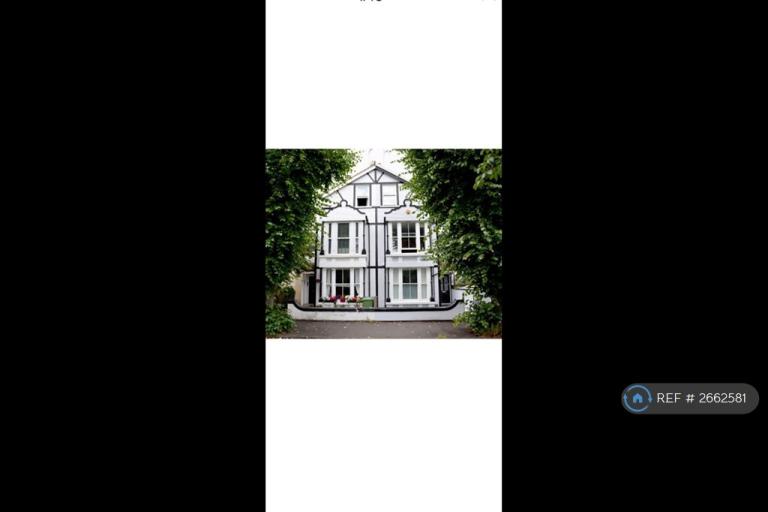Flat Feltham Avenue in Elmbridge