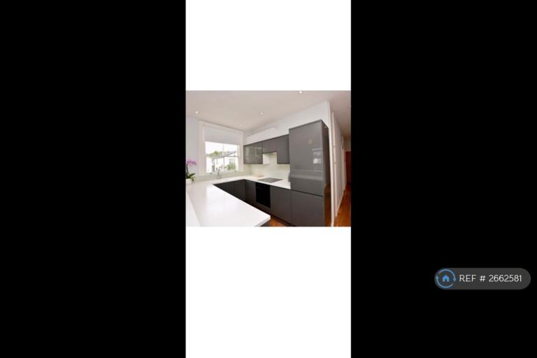 Flat Feltham Avenue in Elmbridge
