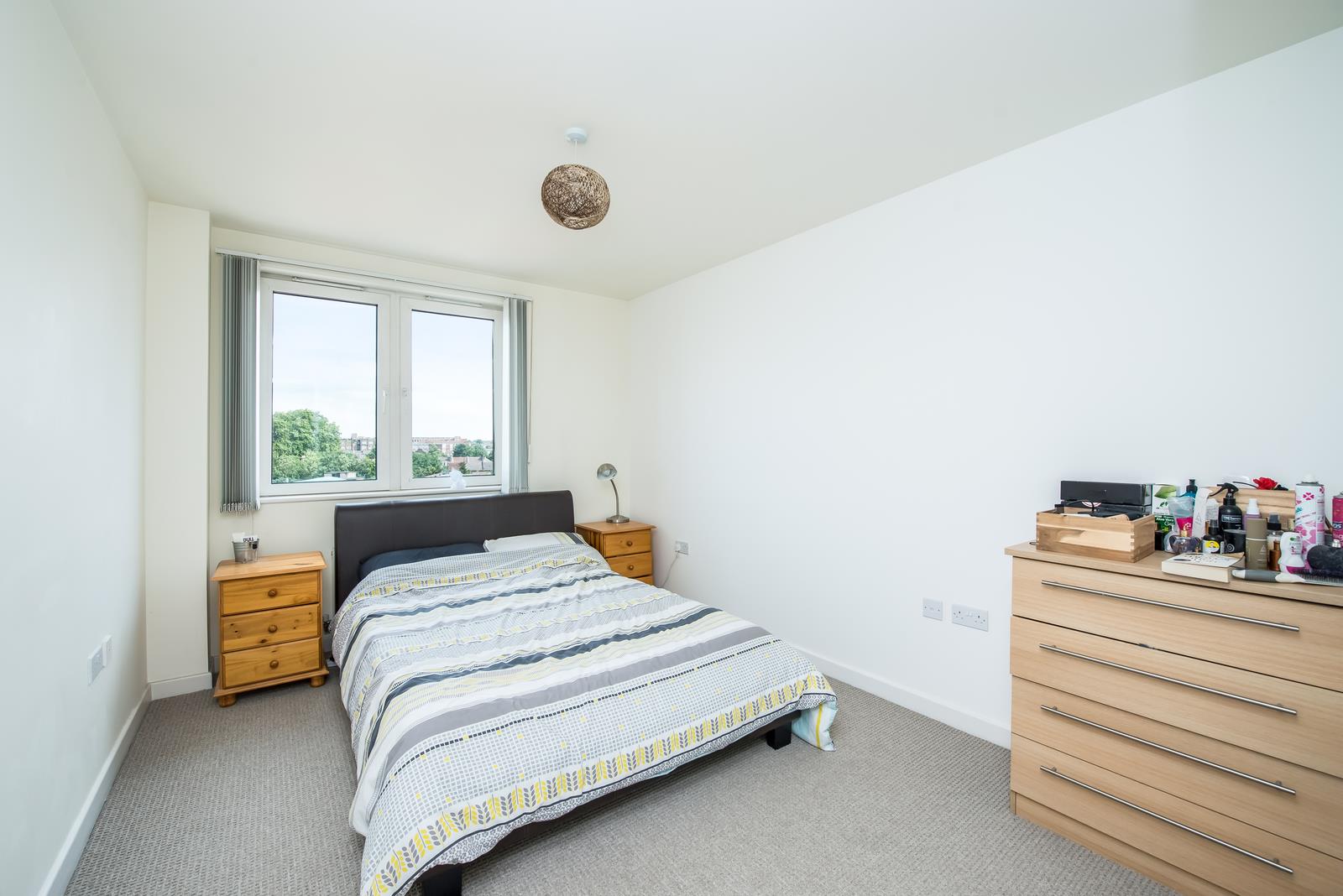 Flat Tyssen Street in Greater London
