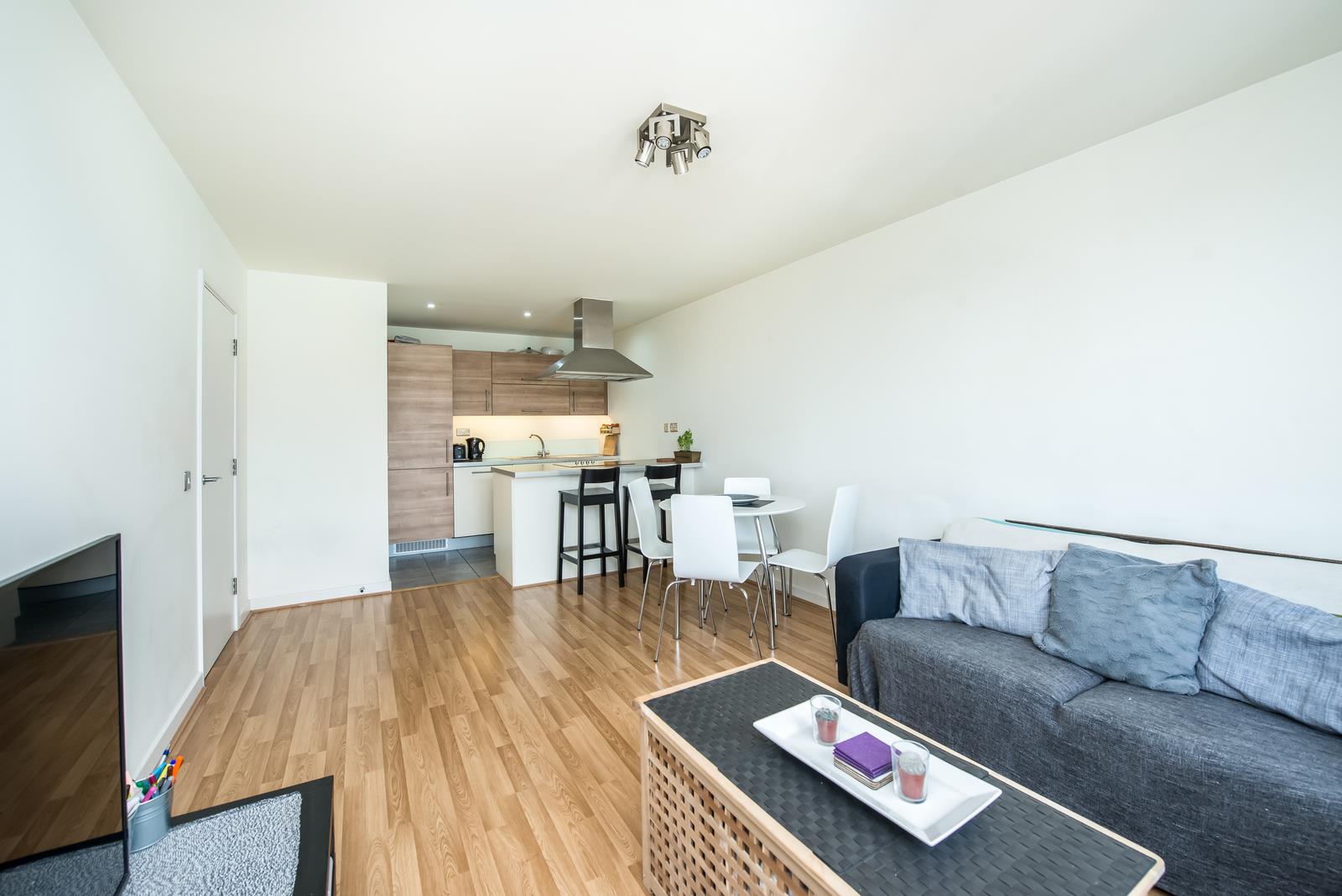Flat Tyssen Street in Greater London