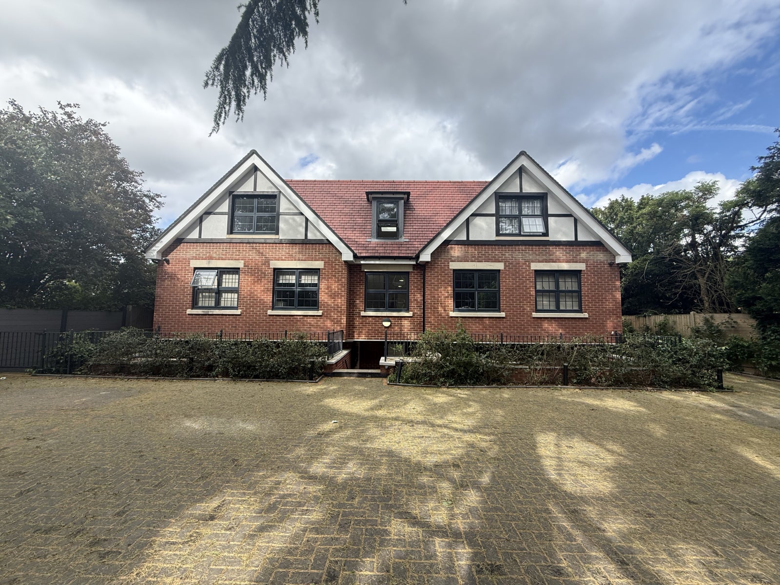 Room Sudbury Hill Close in Greater London