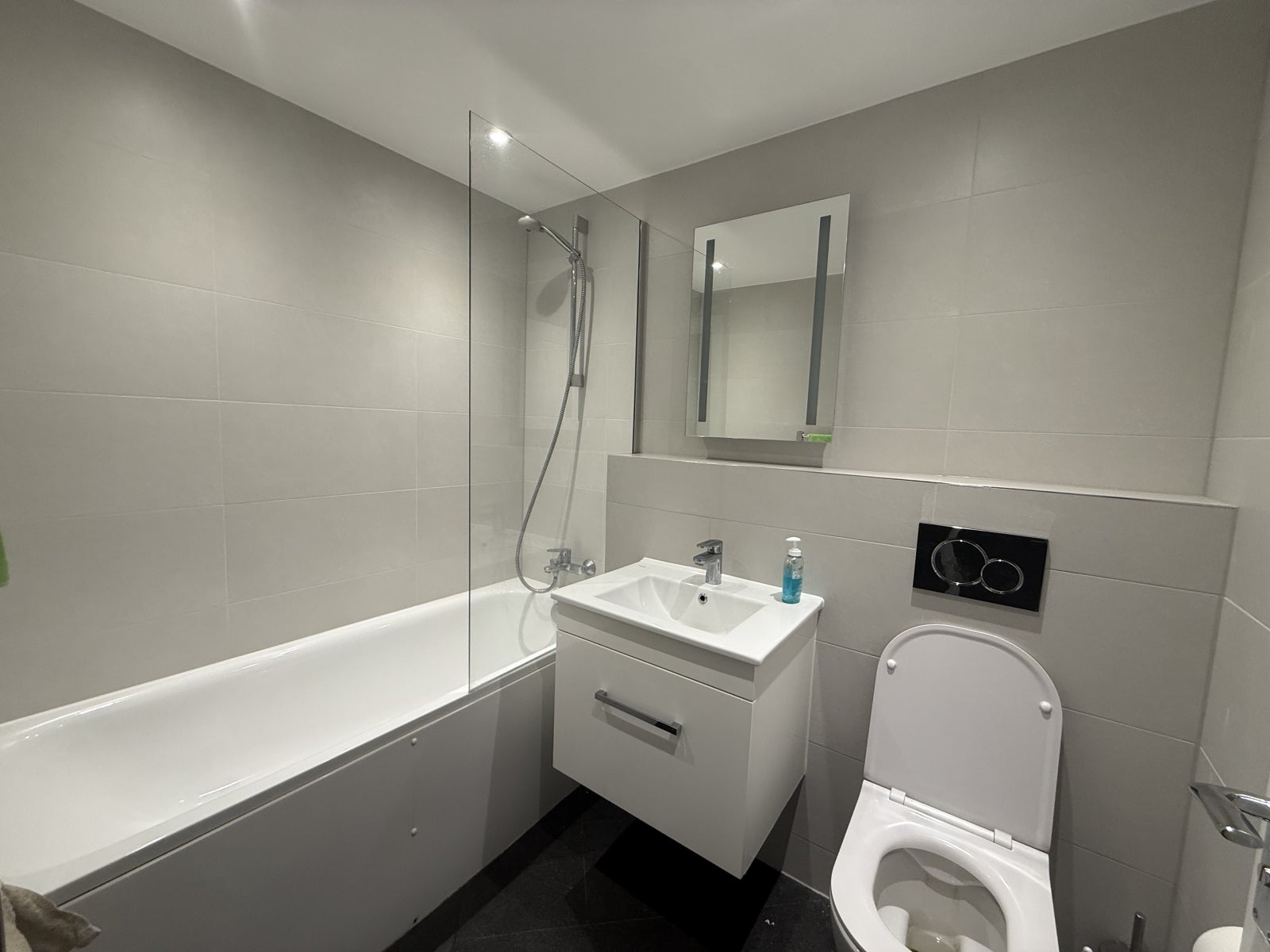 Room Sudbury Hill Close in Greater London