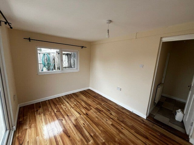 Flat New Road in Greater London