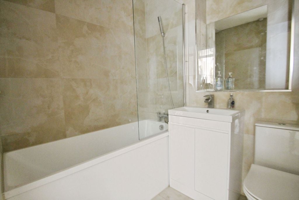 Flat Lancaster Road in Greater London
