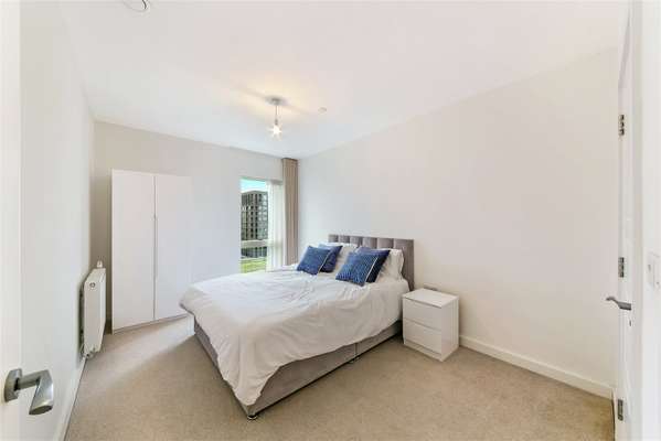 Flat Magellan Boulevard in Greater London