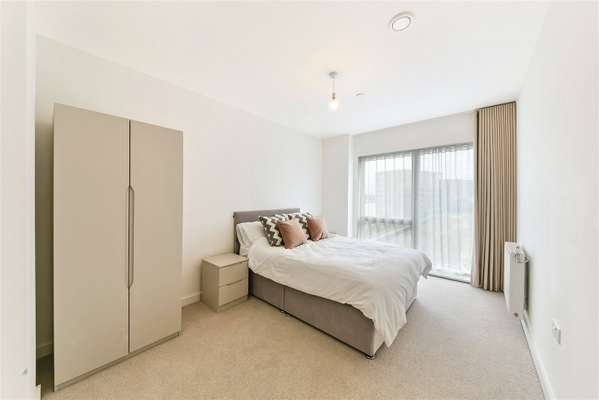 Flat Magellan Boulevard in Greater London