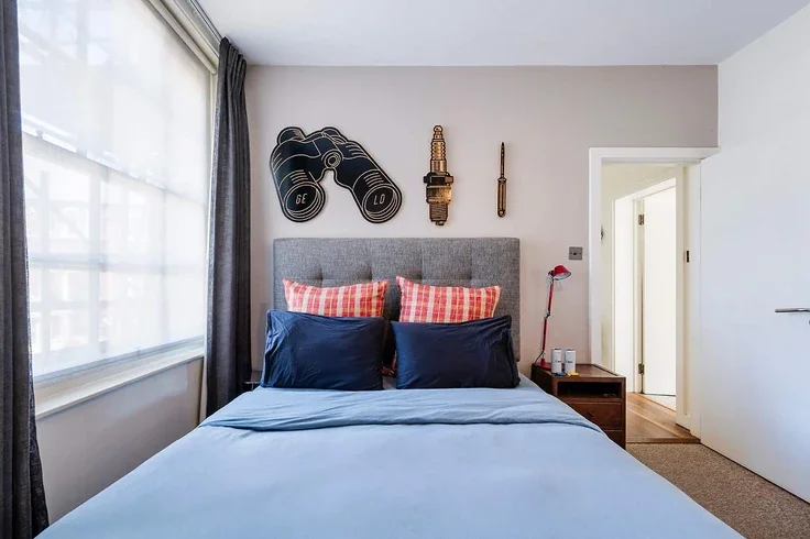 Flat Calvert Avenue in Greater London