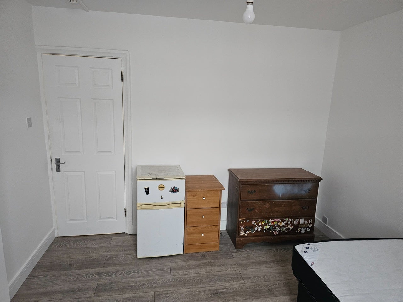 Room Dawpool Road in Greater London