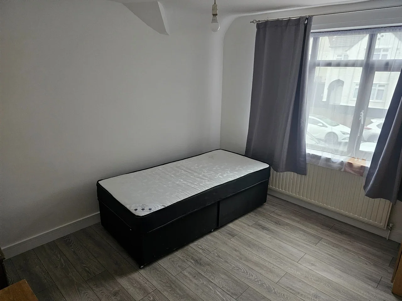 Room Dawpool Road in Greater London