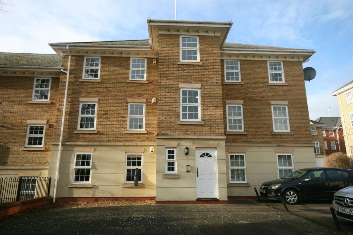 Flat Scholars Court in Northampton