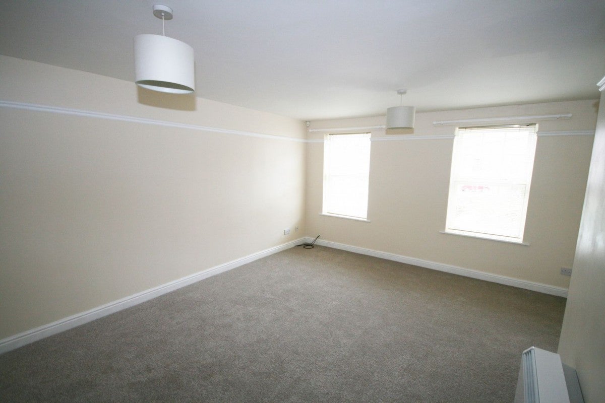 Flat Scholars Court in Northampton