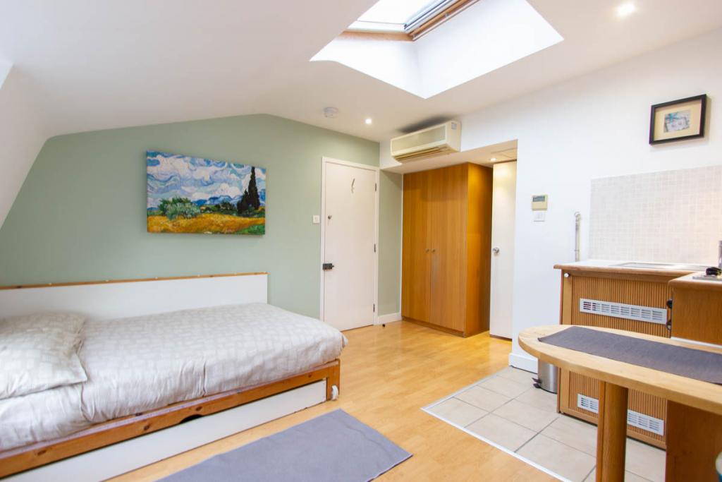 Flat Gloucester Street in City of Westminster