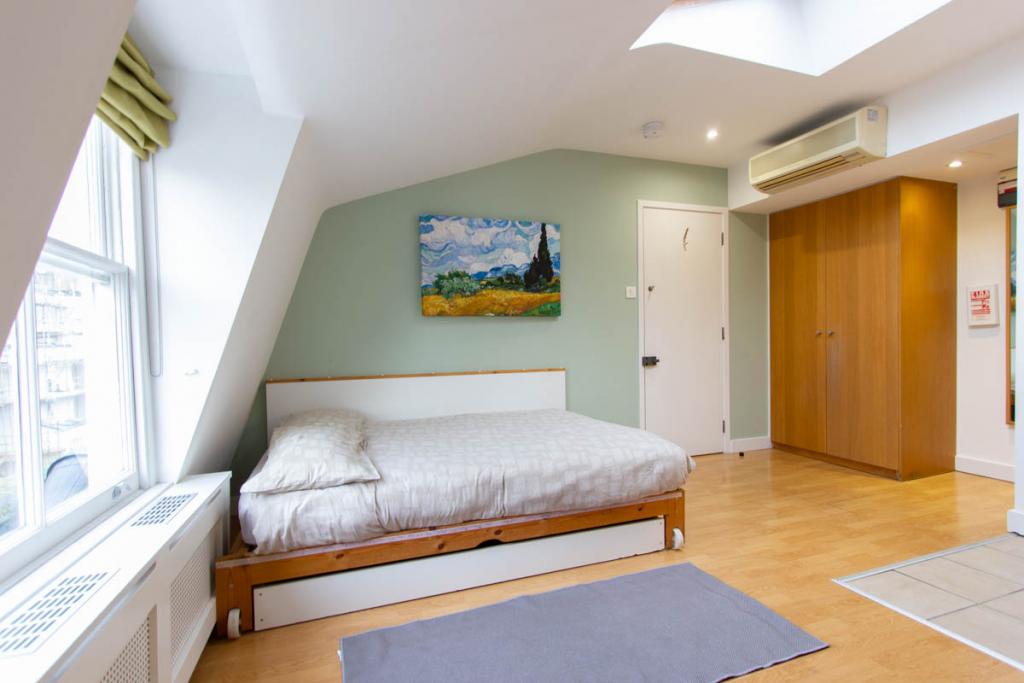 Flat Gloucester Street in City of Westminster