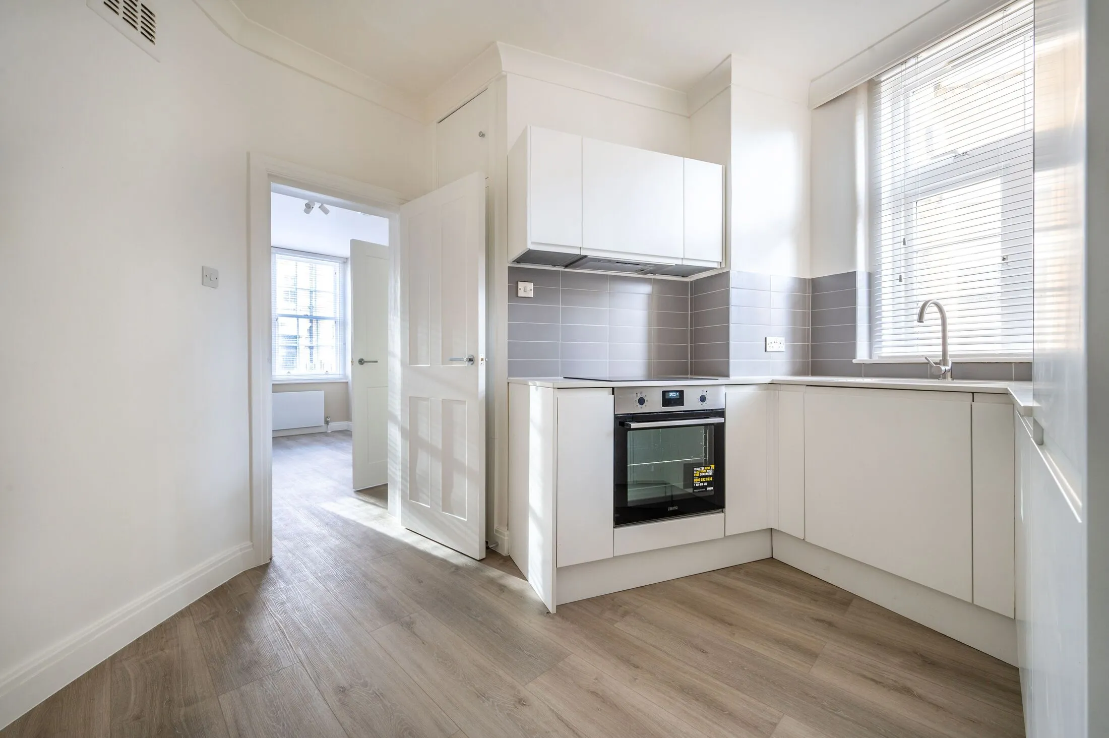 Flat Mitre Road in Greater London