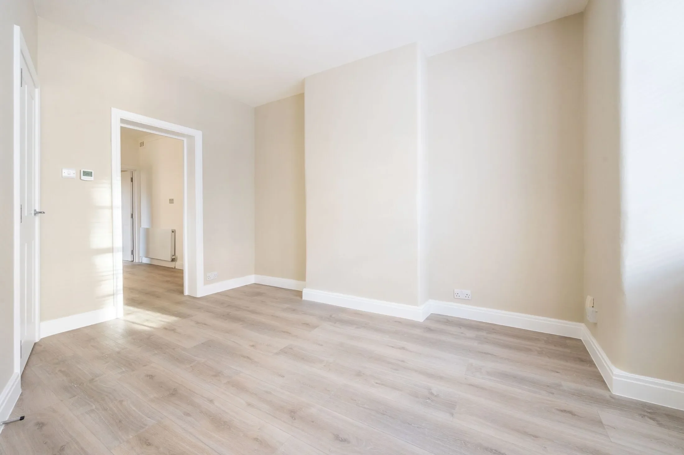 Flat Mitre Road in Greater London