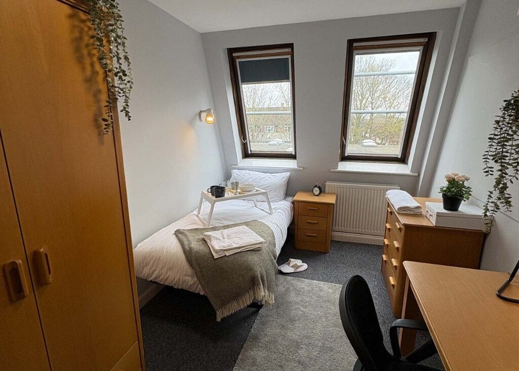 Room Cricklewood Lane in Greater London