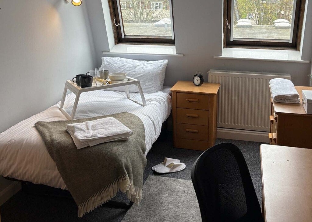 Room Cricklewood Lane in Greater London