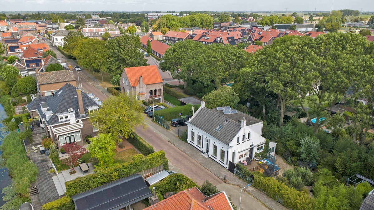 Woonhuis aan de Molenstraat in Strijen