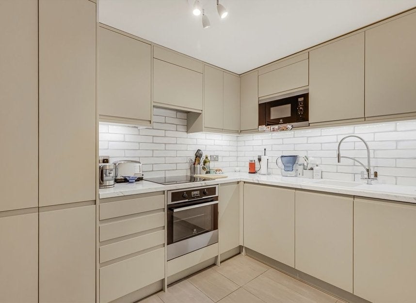 Flat Goswell Road in Greater London