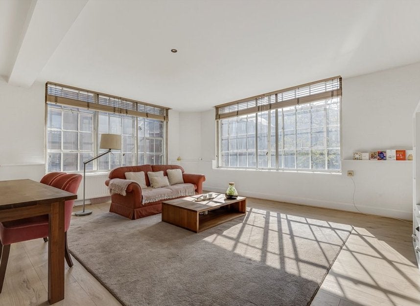 Flat Goswell Road in Greater London