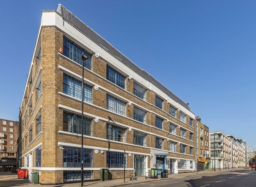 Flat Goswell Road in Greater London