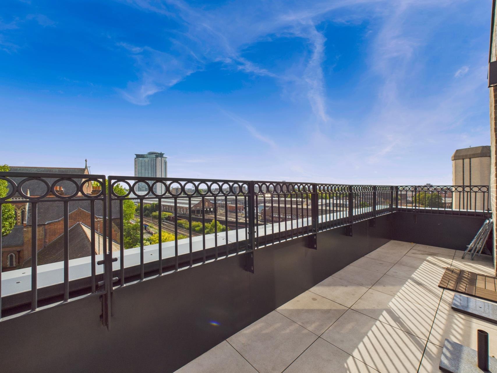 Flat Cluny Mews in Greater London