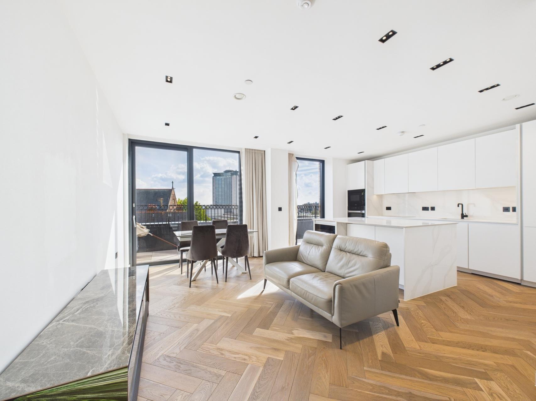 Flat Cluny Mews in Greater London