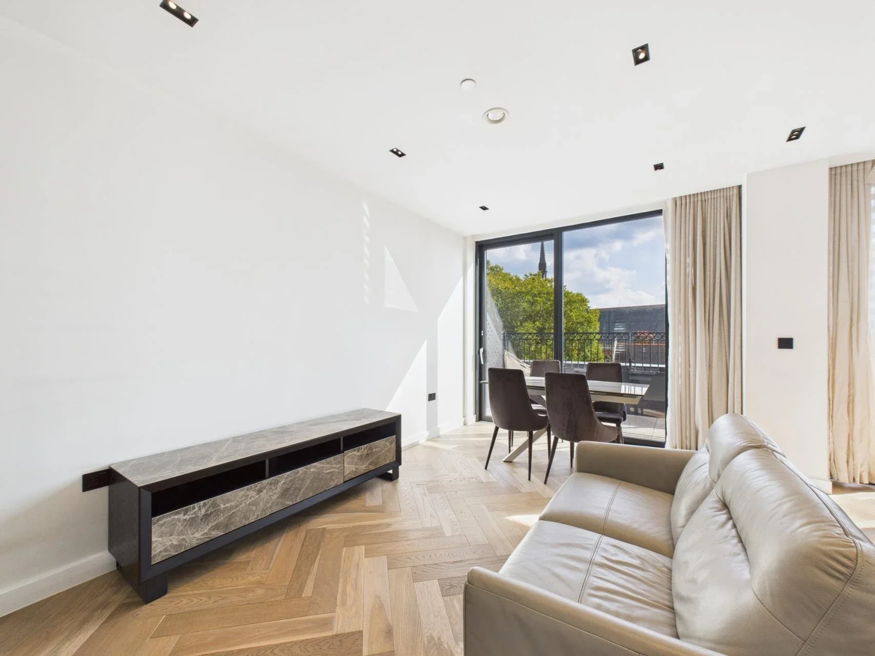 Flat Cluny Mews in Greater London