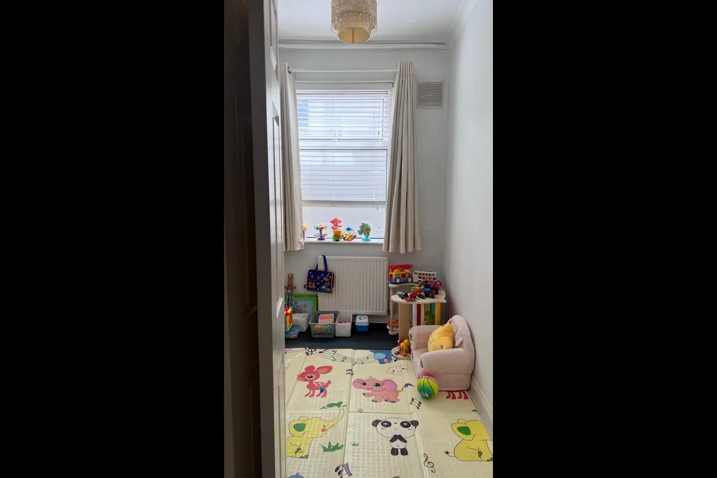 Room Tomswood Hill in Greater London