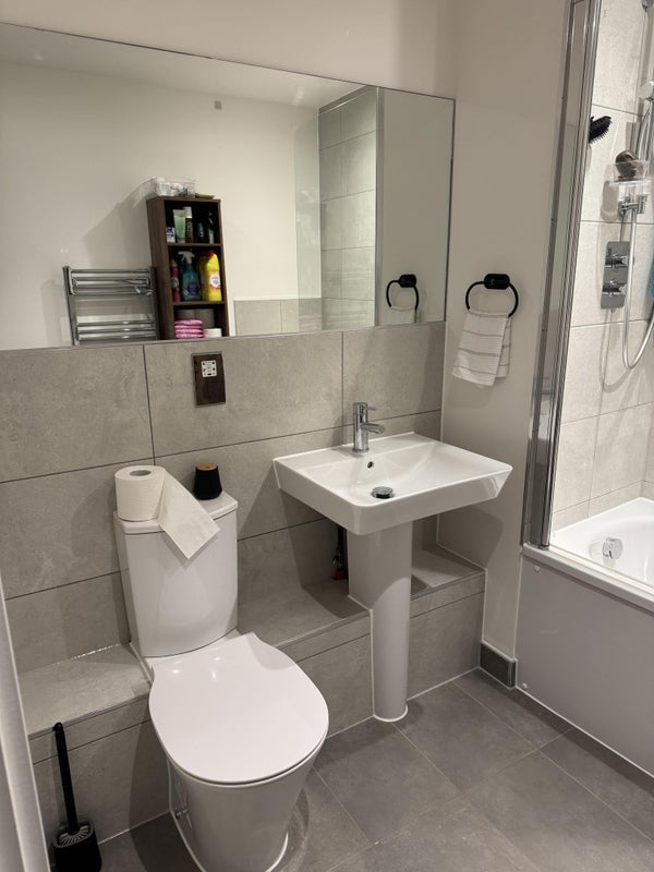 Room Cherry Orchard Road in Greater London