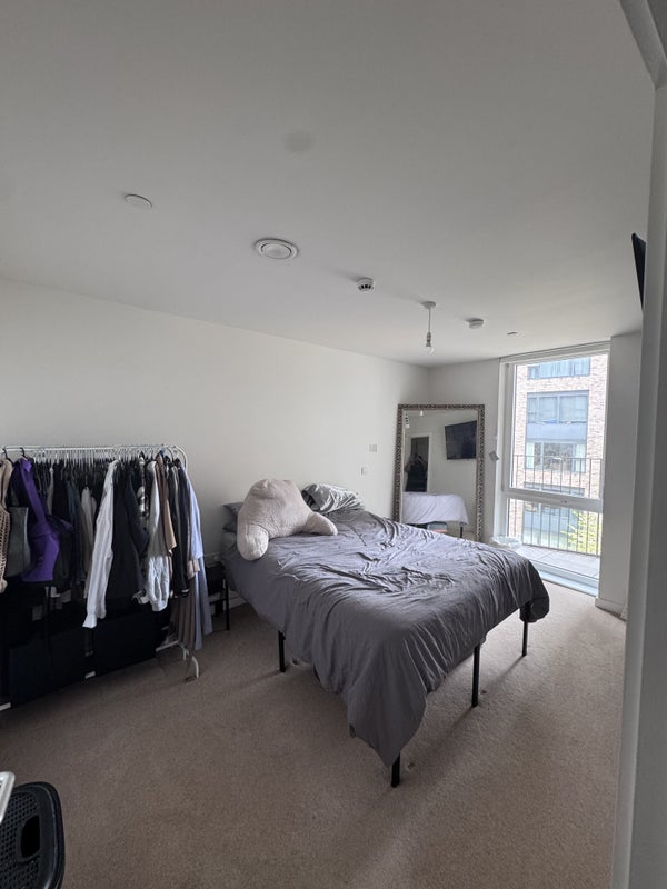 Room Cherry Orchard Road in Greater London