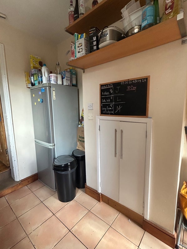 Room Gladstone Avenue in Greater London