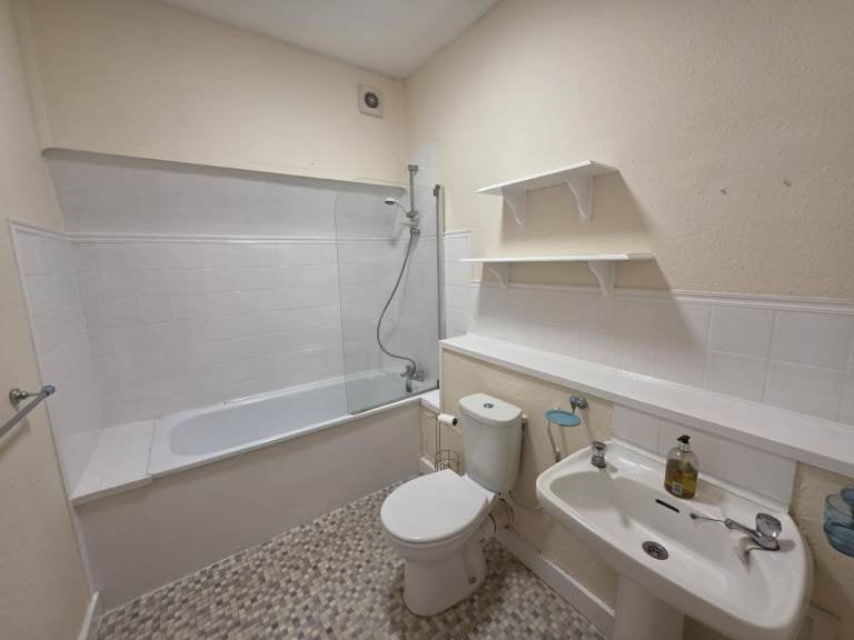 Flat Sydenham Road in Greater London
