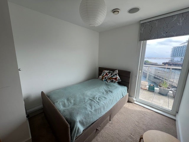 Flat Stuart Place in Cardiff