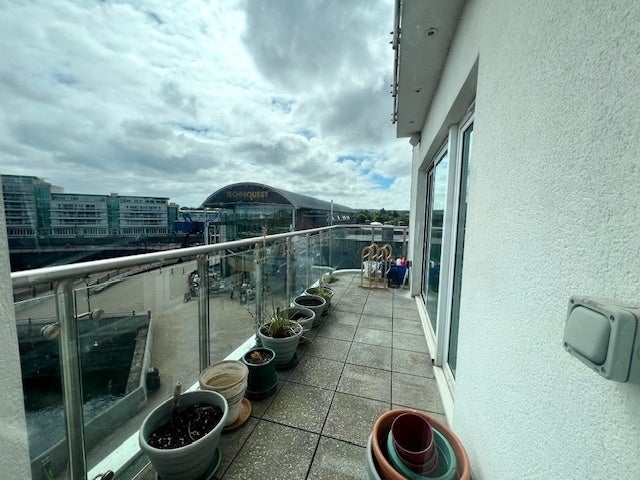 Flat Stuart Place in Cardiff