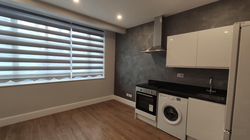 Flat Branksome Avenue in Greater London