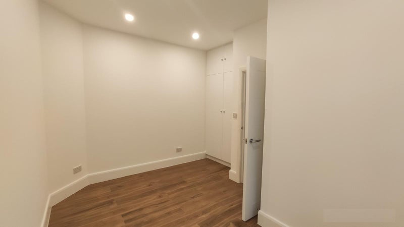Flat Branksome Avenue in Greater London