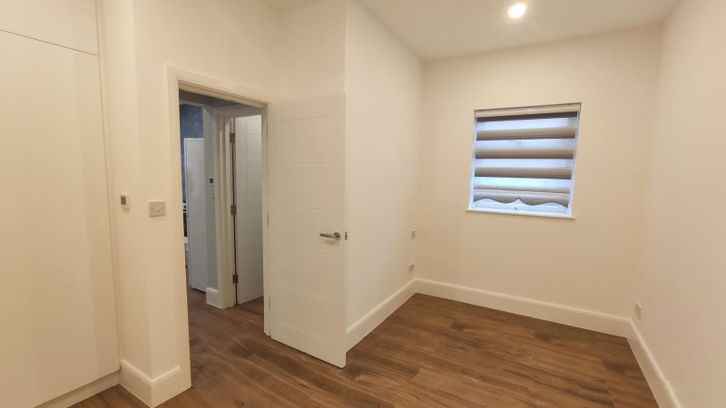 Flat Branksome Avenue in Greater London