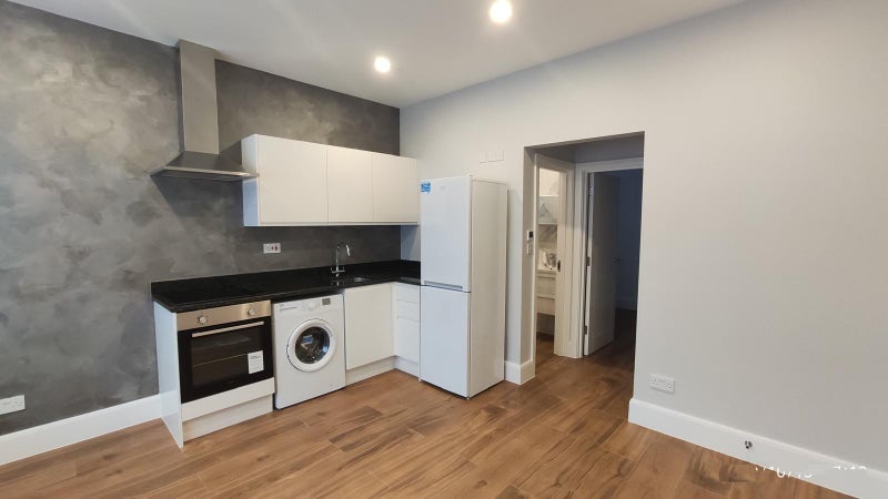 Flat Branksome Avenue in Greater London