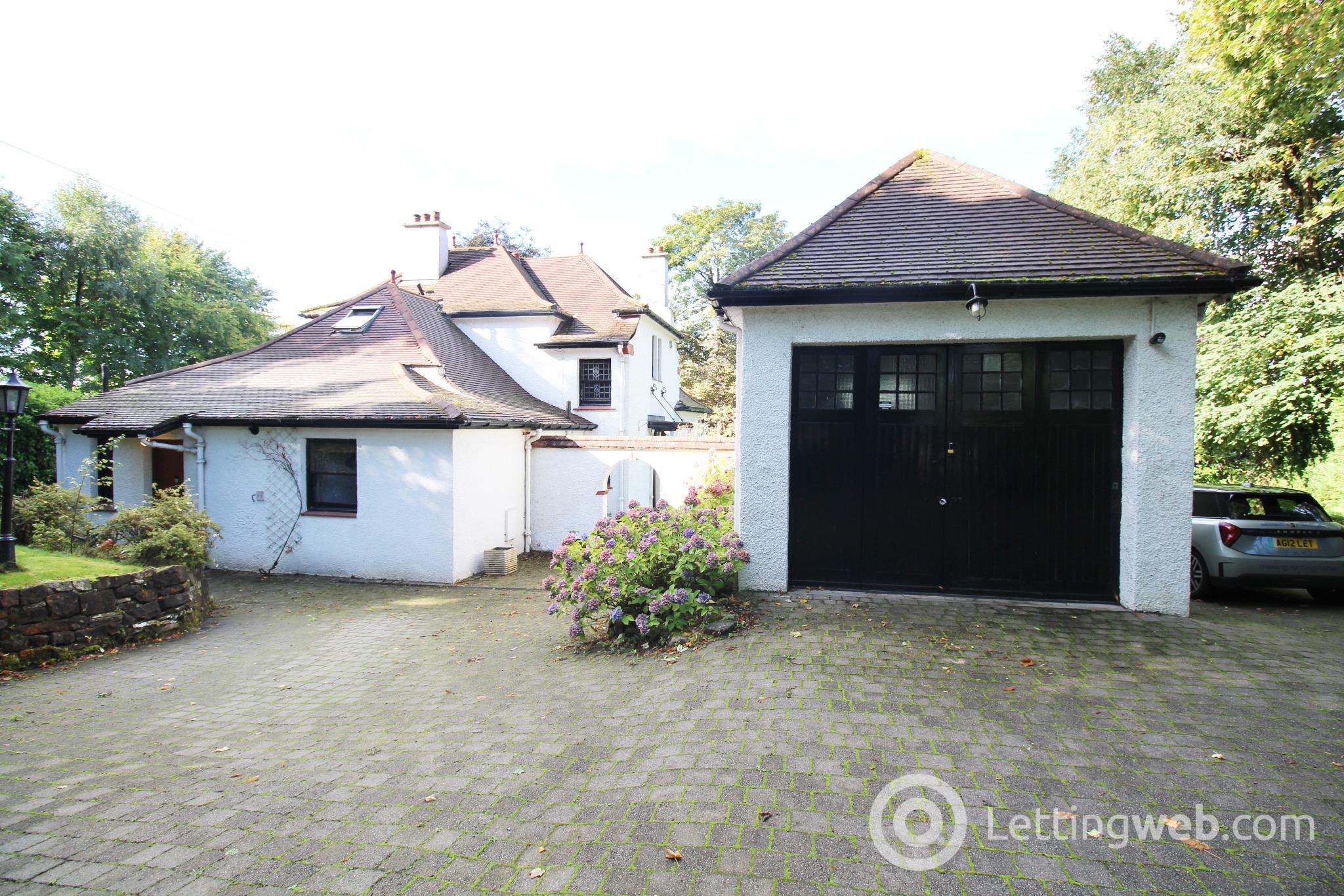 House Canniesburn Road in Bearsden