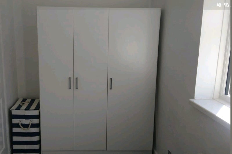 Room Ashdown Drive in Crawley