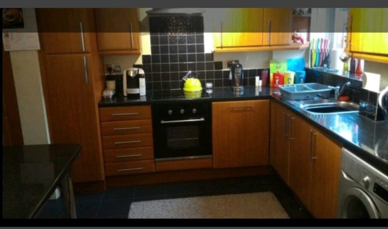 Room Ashdown Drive in Crawley