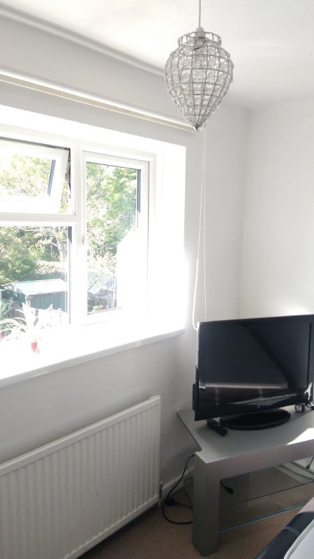 Room Ashdown Drive in Crawley