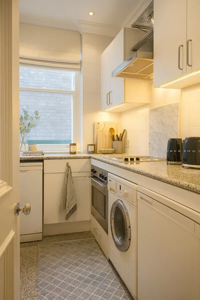 Flat Bedford Avenue in Greater London