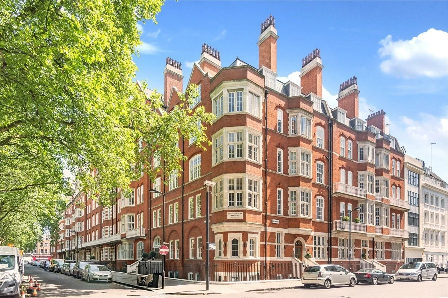 Flat Bedford Avenue in Greater London