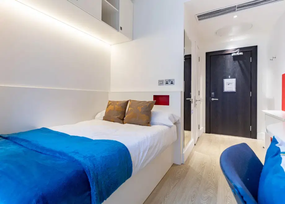 Flat Spring Mews in Greater London
