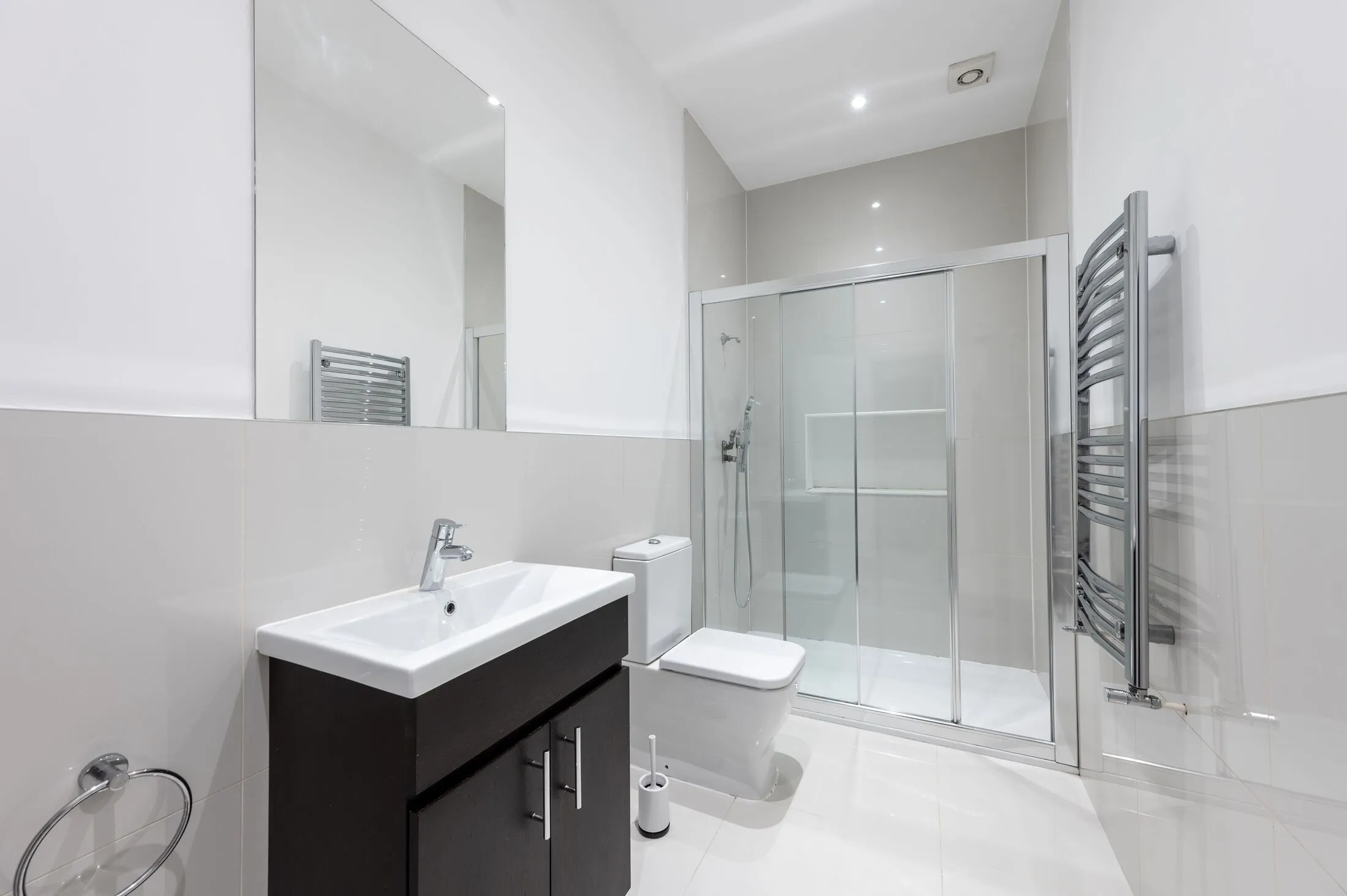 Flat Lansdowne Road in Greater London