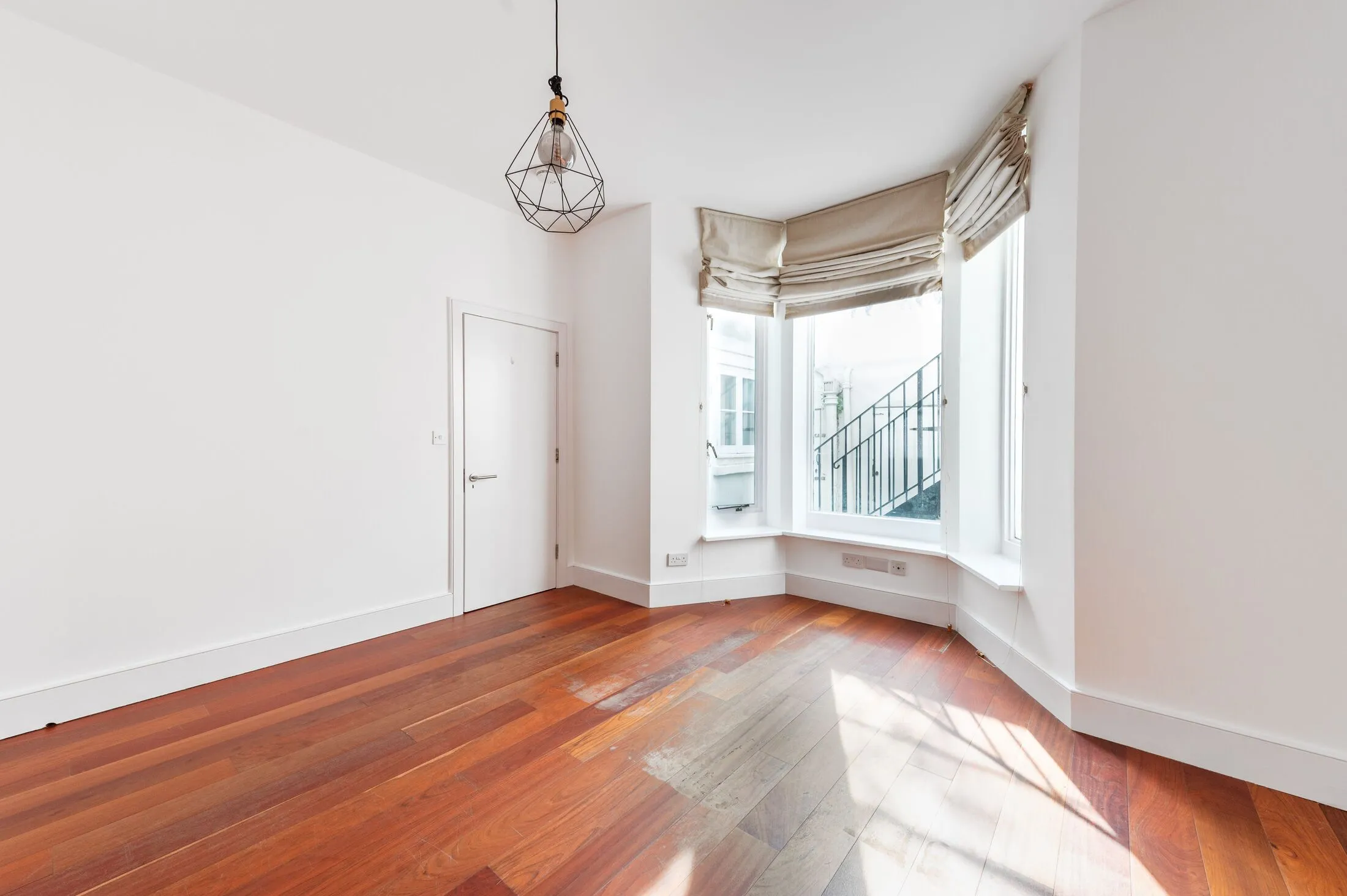 Flat Lansdowne Road in Greater London