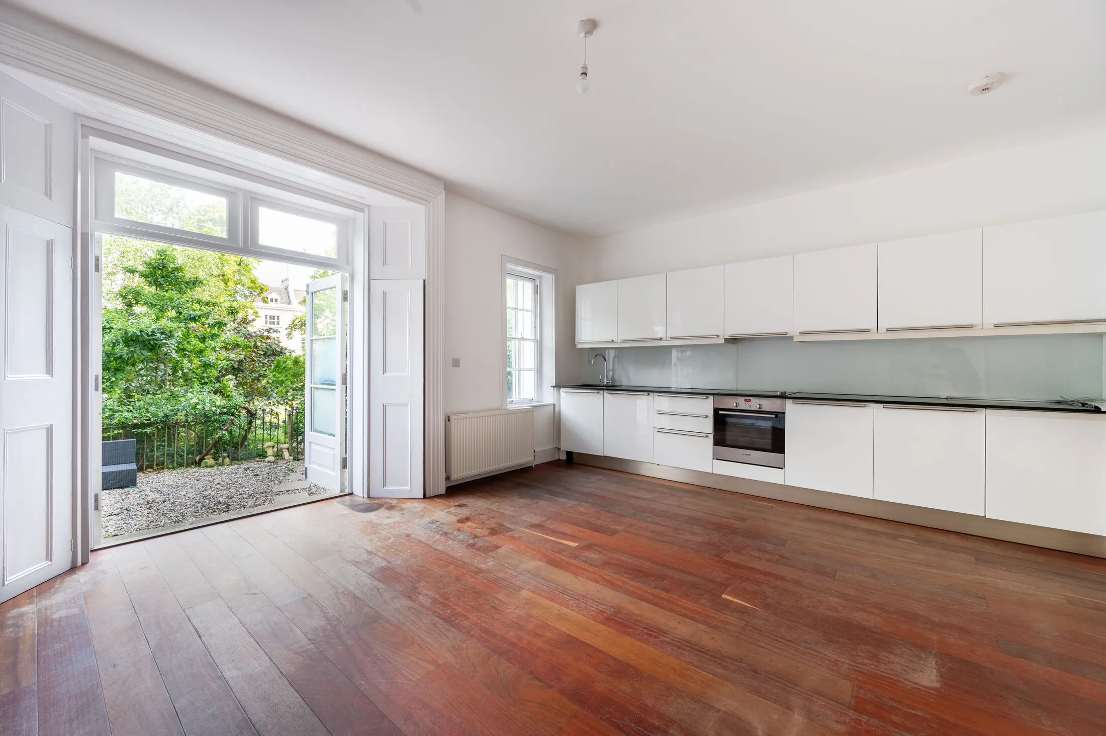 Flat Lansdowne Road in Greater London