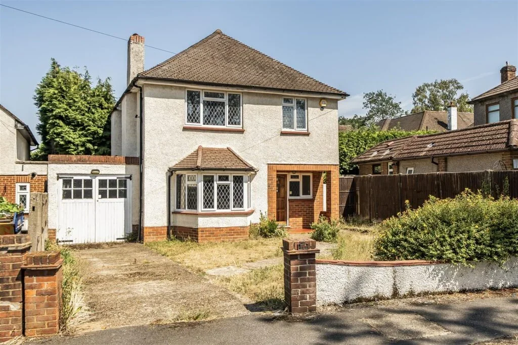 House Wilbury Avenue in Greater London